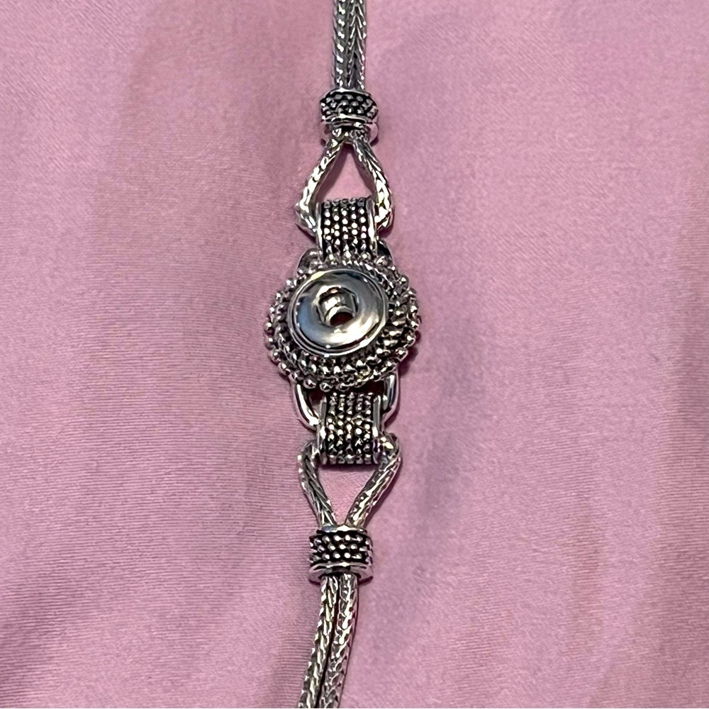 Magnolia & Vine Silver Toggle Small Snap Bracelet